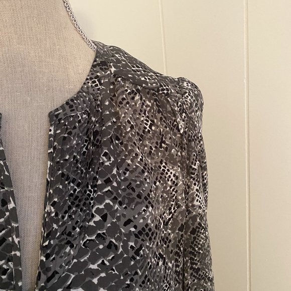 Parker NY Gray Snakeskin/Animal Print Double Bell Sleeve Blouson Dress Sz Medium - Picture 3 of 10